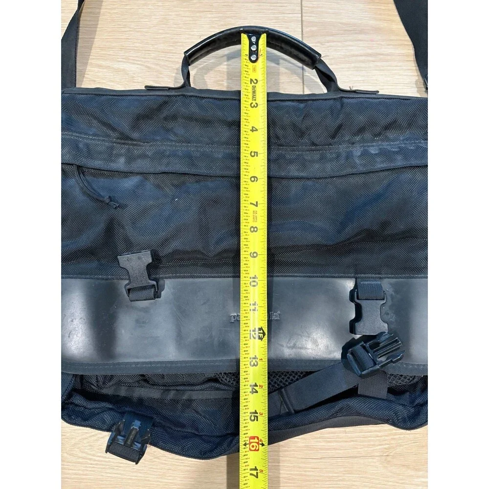 Patagonia Black Messenger Bag Flap Adjustable Strap Laptop Business Carry